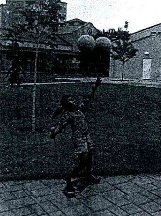girl with balloons statue